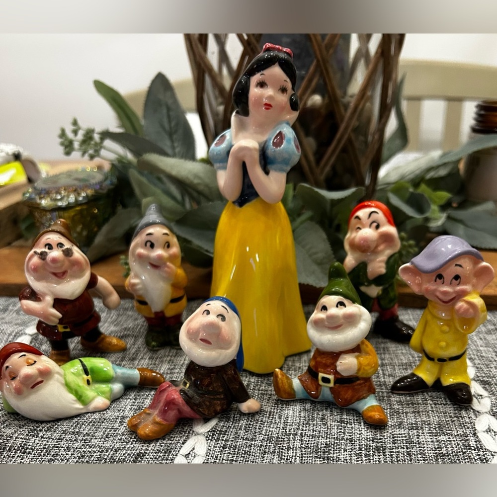 Vintage Walt Disney Productions Snow White & 7 Dwarfs